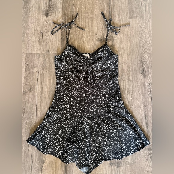 Princess Polly Rada romper - Picture 2 of 7